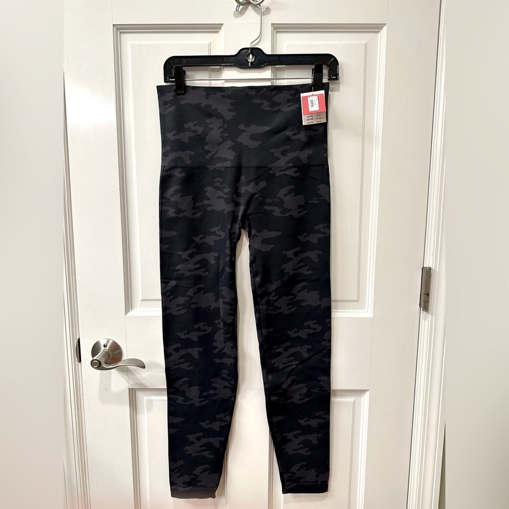 NWT: Spanx Ecocare Seamless Black Camo Leggings 1X